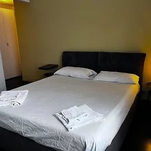 Sandra Flexyrent Wifi Charming Apt In Ticinese Milan